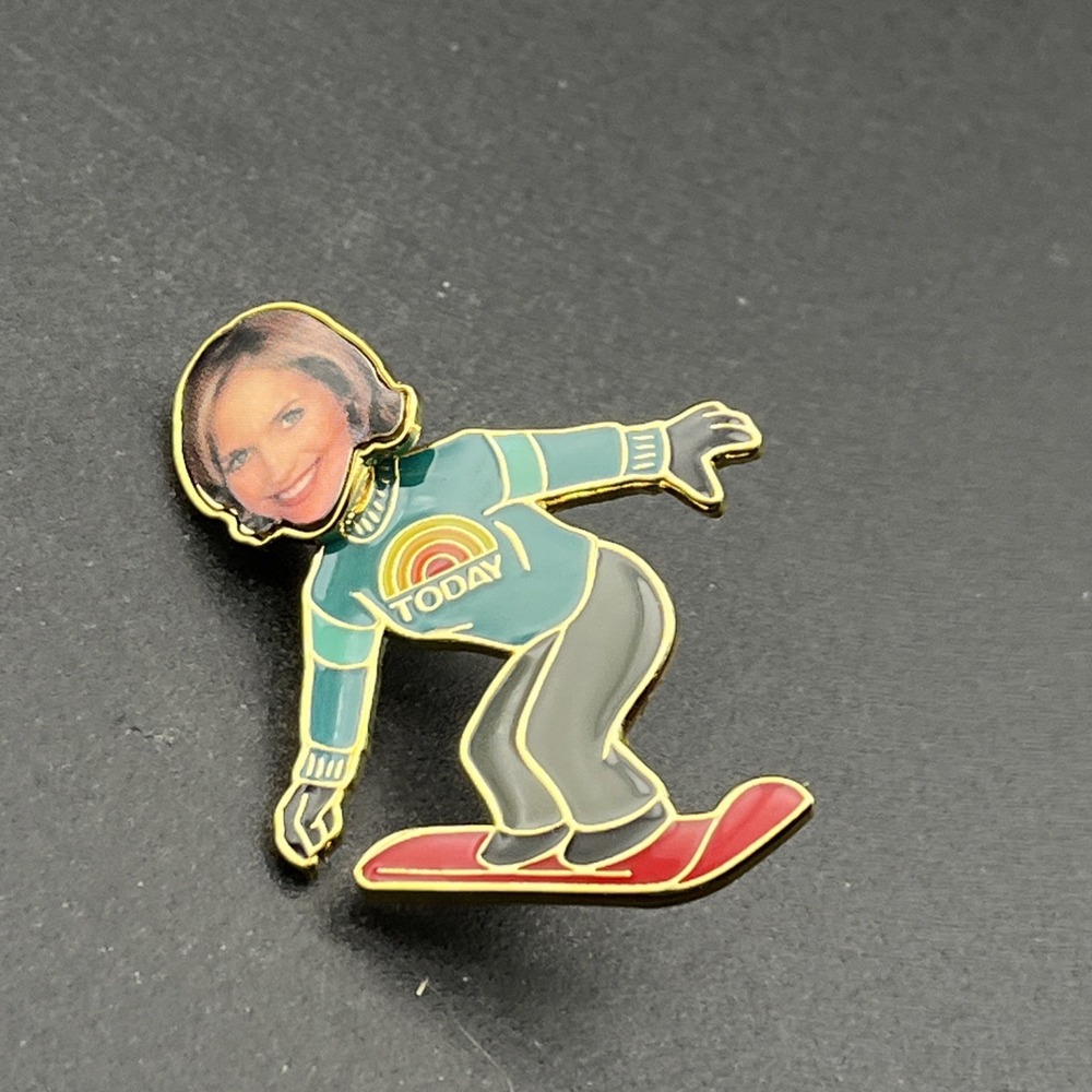 Katie Couric Today Show Olympics‎ Snowboarding Bobbing Head Lapel Hat Pin RARE